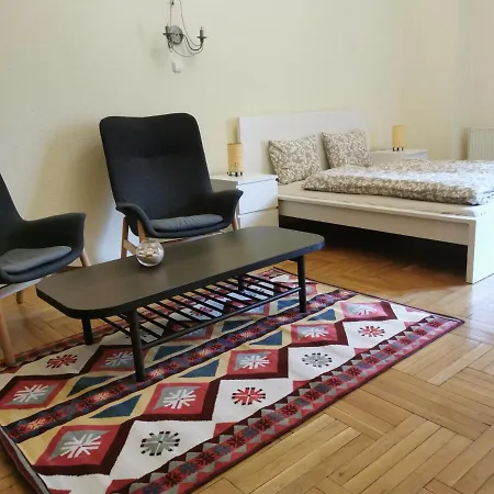 Andrassy Apartmán *